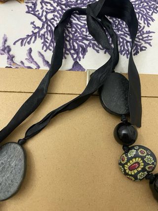 Collana pietre con  allacciatura in raso