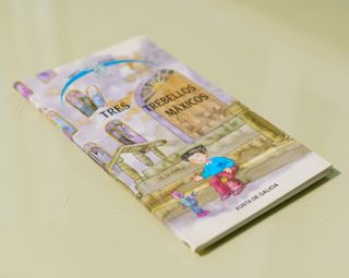 Tres trebellos máxicos. Líbro. Galego.