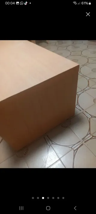 Mesa de madera beige