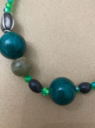 Collana pietre verdi e perline