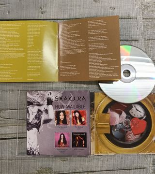 CD de Shakira Laundry Service Perfecto Estado