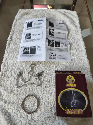 Dos trucos de magia baraja y algolla que cae son 2