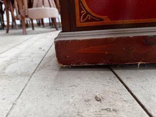 Baúl de madera antiguo pintado