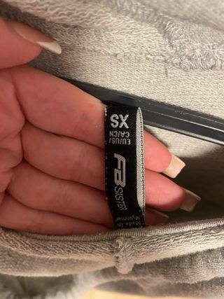 Sudadera corta gris con logo