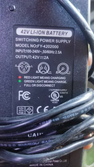 Cargador Batería de patinete 42V