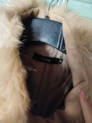 Cappotto donna invernale colore beige con pellicci