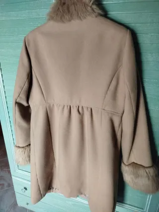 Cappotto donna invernale colore beige con pellicci