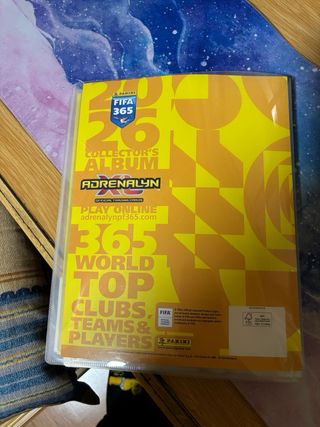 Álbum Panini FIFA 365 Adrenalyn XL Muy completo.