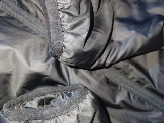 Chubasquero y plumas negro futbol Las Rozas