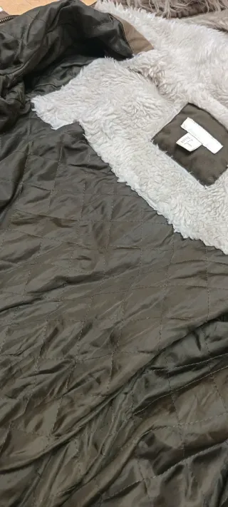 Parka H&M verde militar con capucha