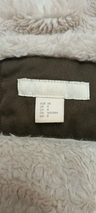 Parka H&M verde militar con capucha