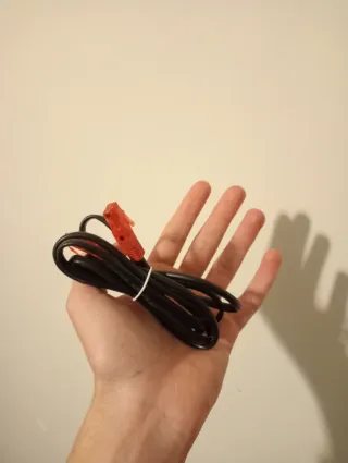 PS4 (PlayStation 4) con 2 mandos y GTA V