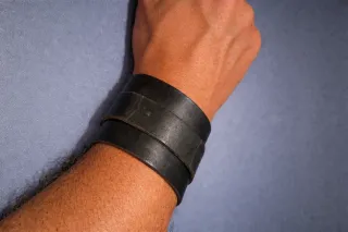 Pulsera Brazalete Cuero Negro