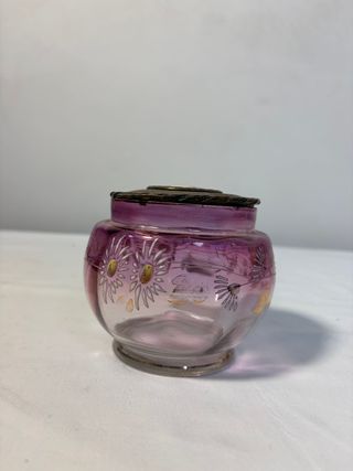 Frasco antiguo de vidrio con tapa