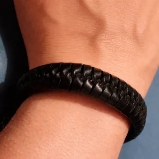 Pulsera Cuero Trenzado Negra Cierre Metal