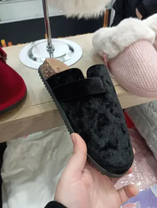 Sandalias de terciopelo rojas para invierno