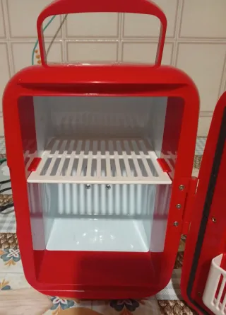 Mini Nevera Portátil Roja