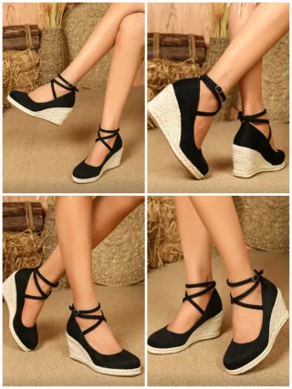 Sandalia cuña negra con tiras