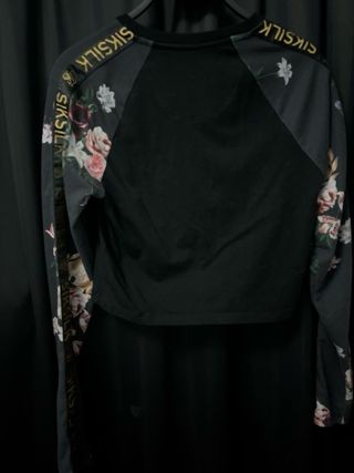 Conjunto SikSilk negro estampado flores