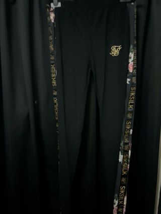 Conjunto SikSilk negro estampado flores