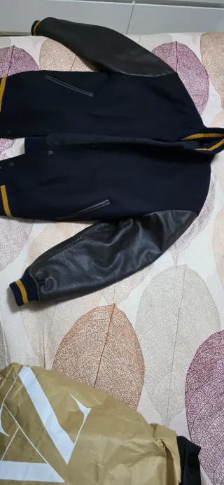 Bomber Zara XL Negra y Dorada