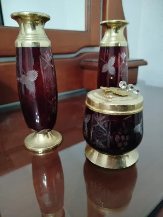 Juego tocador cristal tallado y dorado