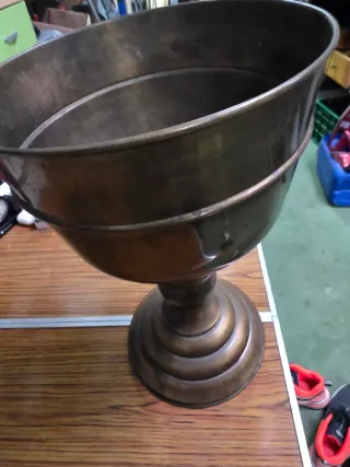 Copa de bronce antigua