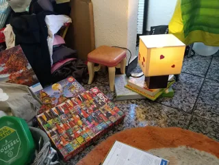 Libros y muñeca infantil