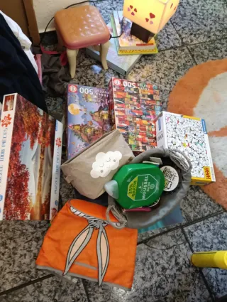 Libros y muñeca infantil