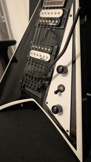 Guitarra Jackson Rhoads JS32 Negra