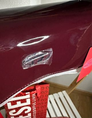 Bolso Diesel charol burdeos