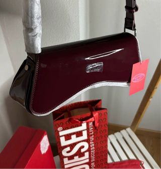 Bolso Diesel charol burdeos