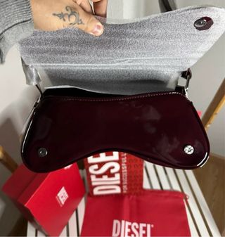 Bolso Diesel charol burdeos