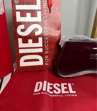 Bolso Diesel charol burdeos