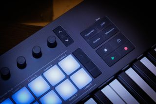 Novation Launchkey 37 Mk4 Controlador MIDI