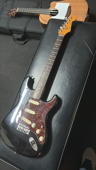 Guitarra Eléctrica Fender Stratocaster Negra
