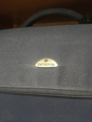 Neceser azul y neceser rojo