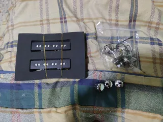 Pastillas Jazz Bass 4 cuerdas + potes y knobs