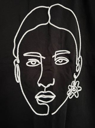 Camiseta Zara Negra Bordado Rostro