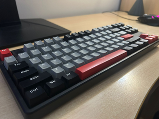 Teclado Mecánico AJAZZ AK871 Negro/Rojo + keycaps