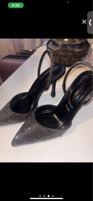 Tacones negros con pedrería