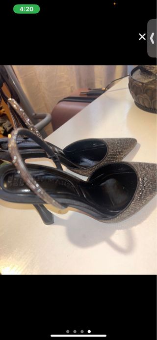 Tacones negros con pedrería