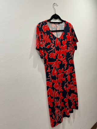 Vestido estampado floral azul y rojo. Talla XL