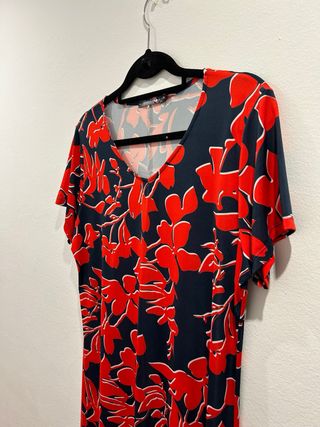 Vestido estampado floral azul y rojo. Talla XL