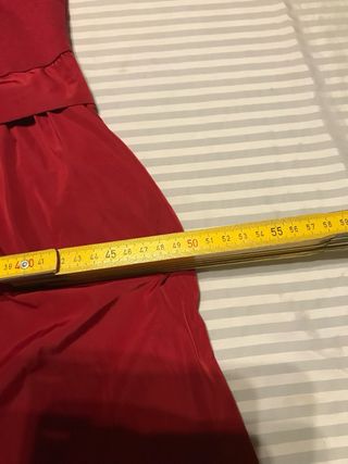 Abito rosso con tasche