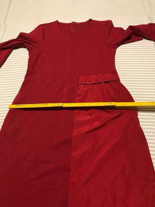 Abito rosso con tasche