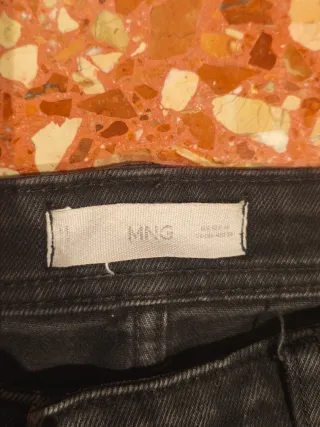 Pantalones vaqueros talla 40 negros slim de Mango