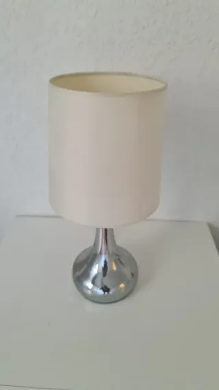 Lamparita de mesa vintage beige y plateada