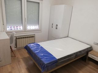 Mesita Noche Negra y Madera con Mimbre