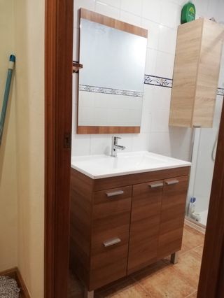 Mesita Noche Negra y Madera con Mimbre